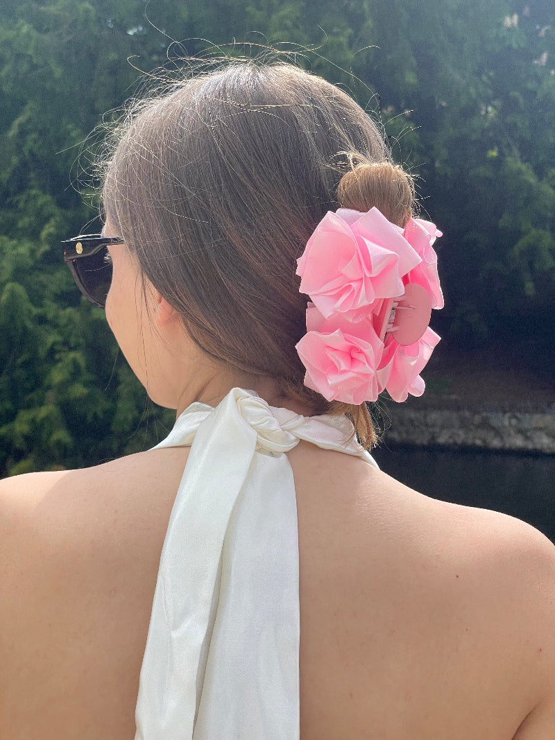 pince avec des roses