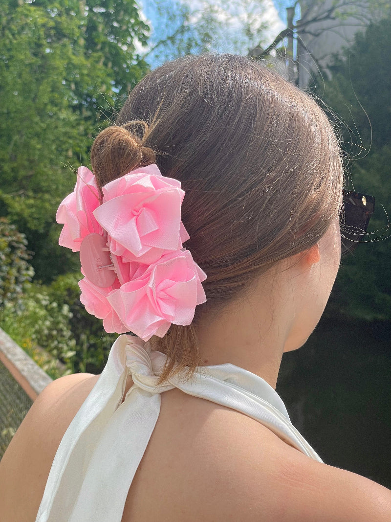 pince avec des roses