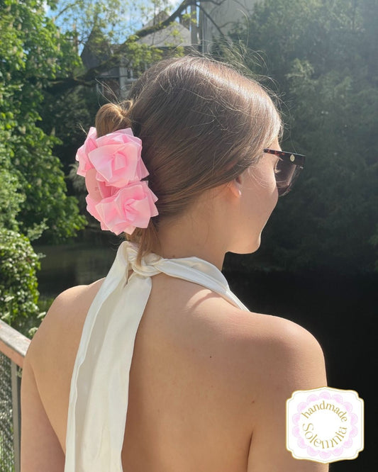 pince à cheveux avec des roses en ruban