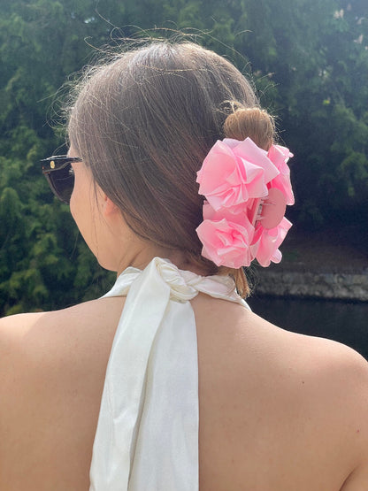 pince avec des roses